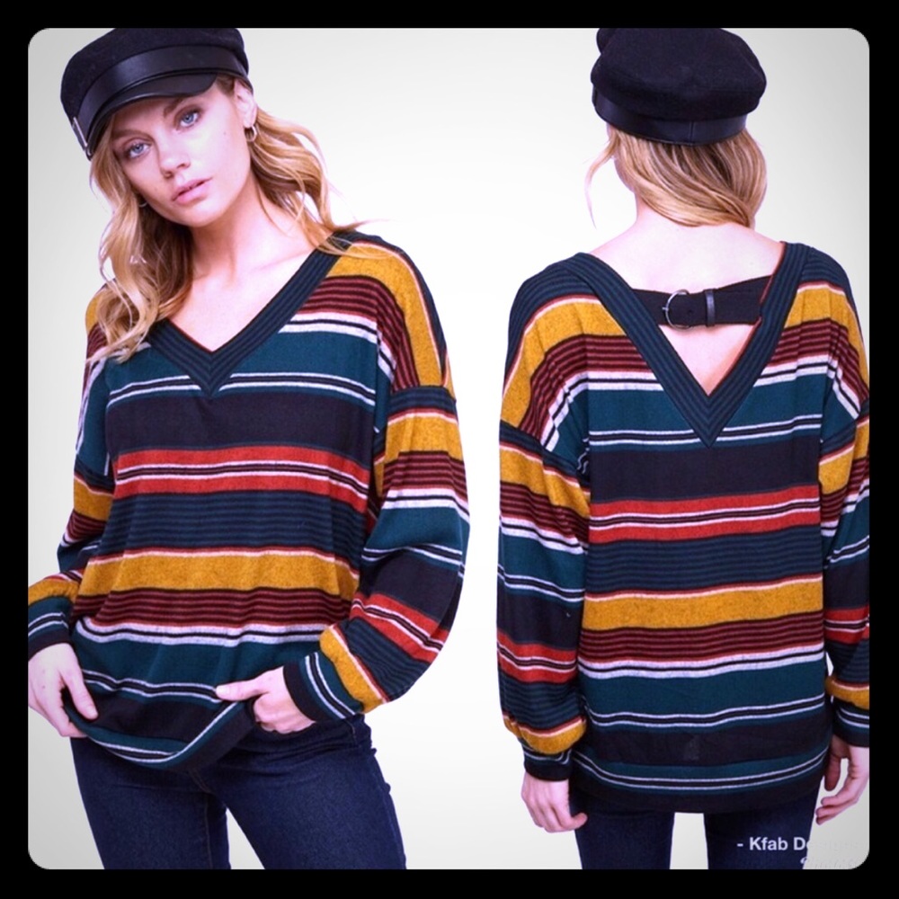 Last🎈Stunning striped w/back detail soft sweater!